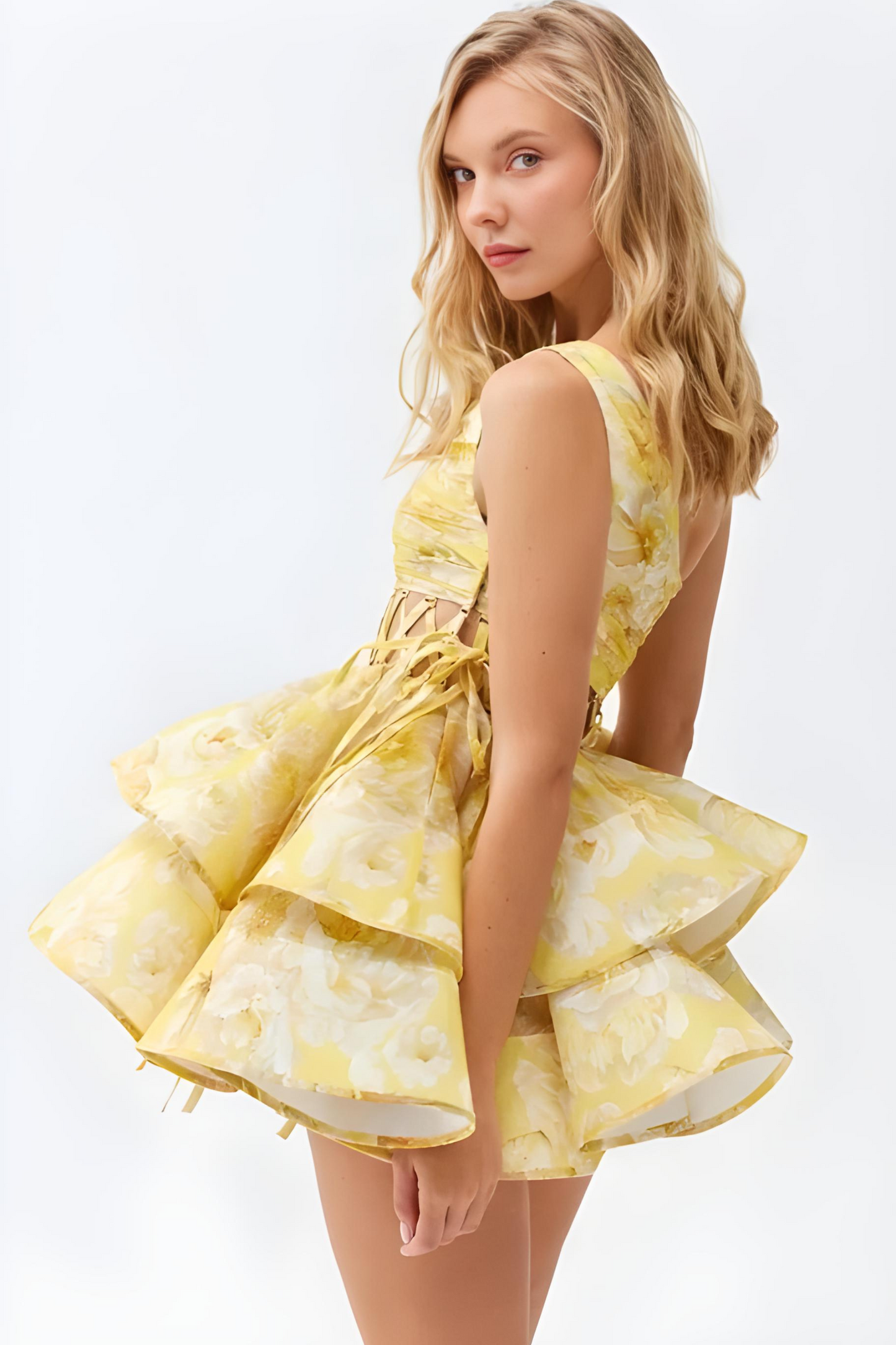 Daphne | Jupe courte à bretelles façon fleurs