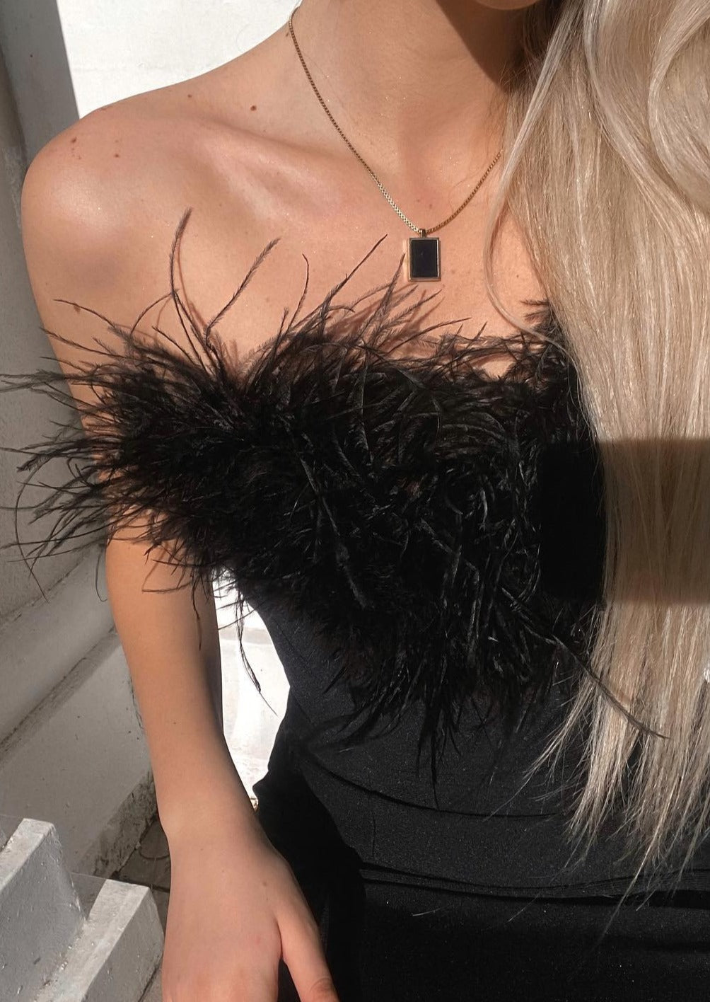 Anastasia | Élégante Robe à Plumes