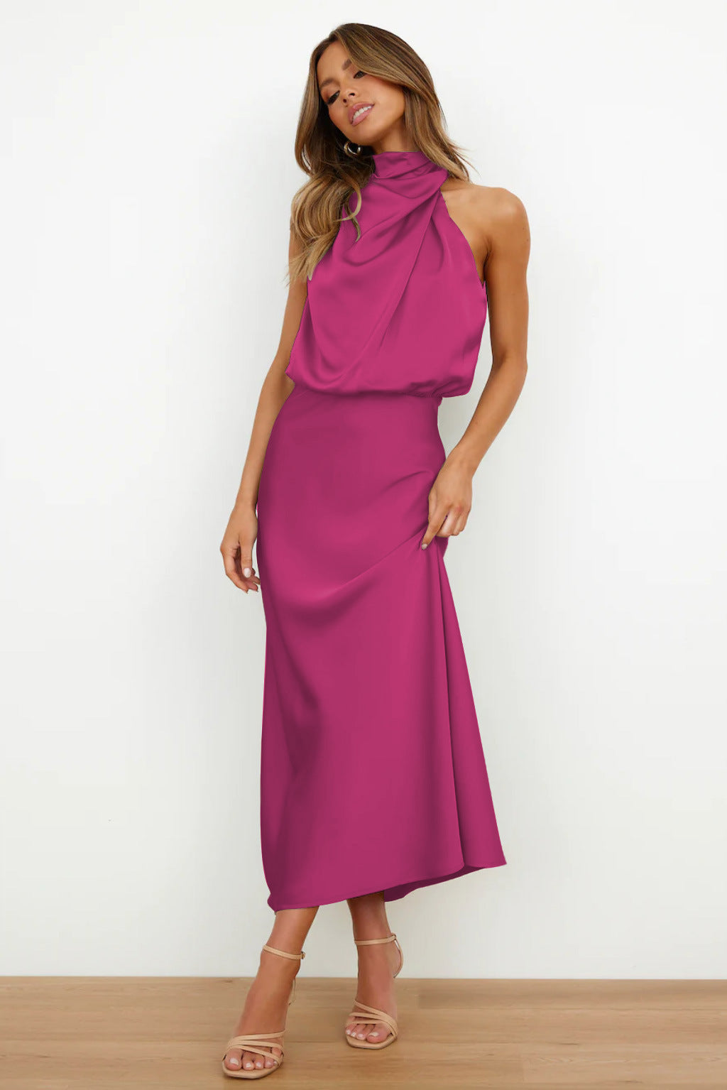 Carlina | Robe longue en satin avec décolleté halter