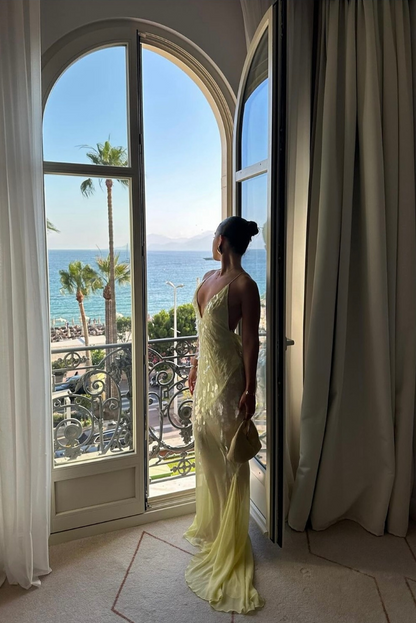 Aaliyah | Robe longue sans manches à col en V