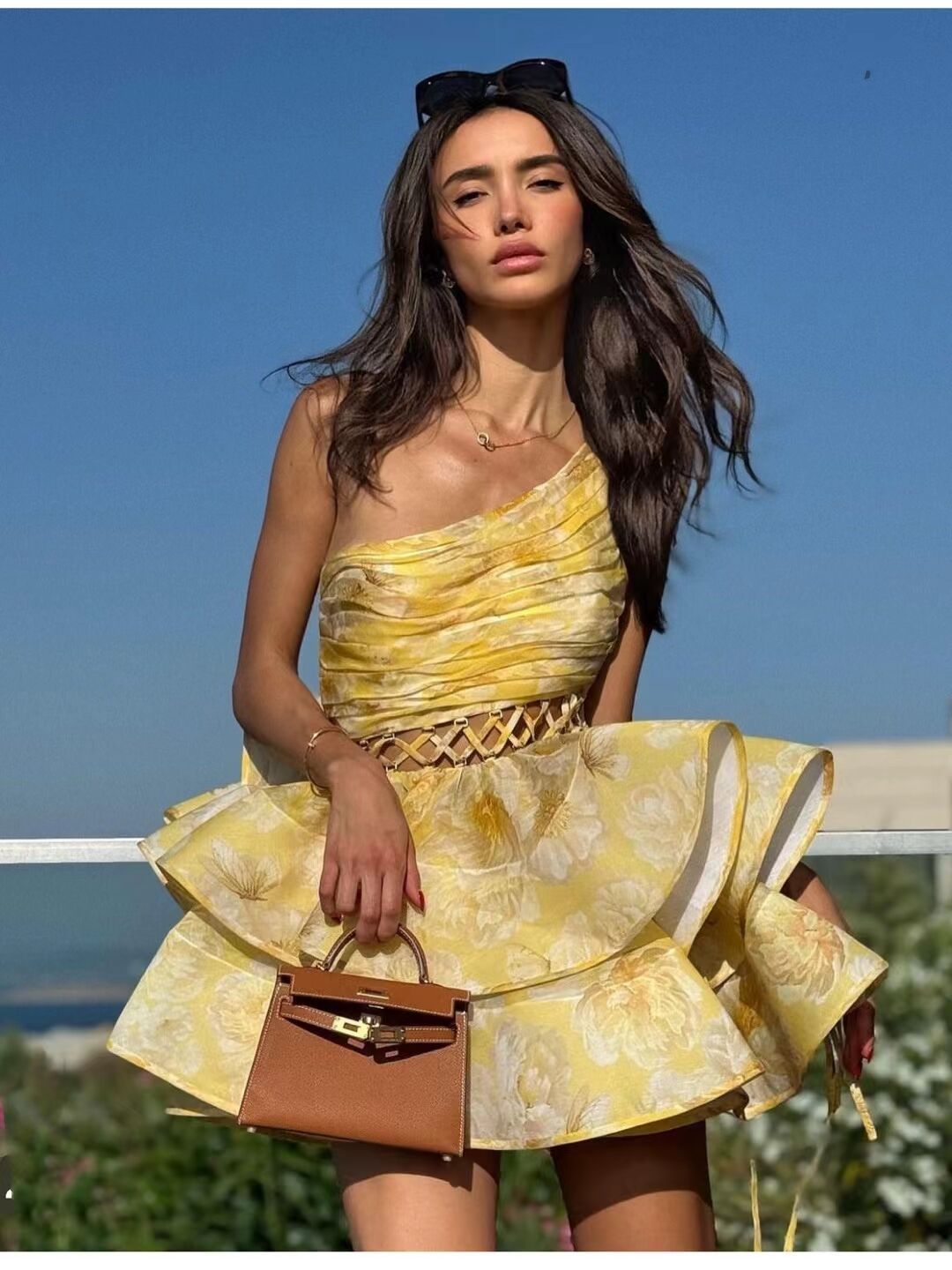 Daphne | Jupe courte à bretelles façon fleurs