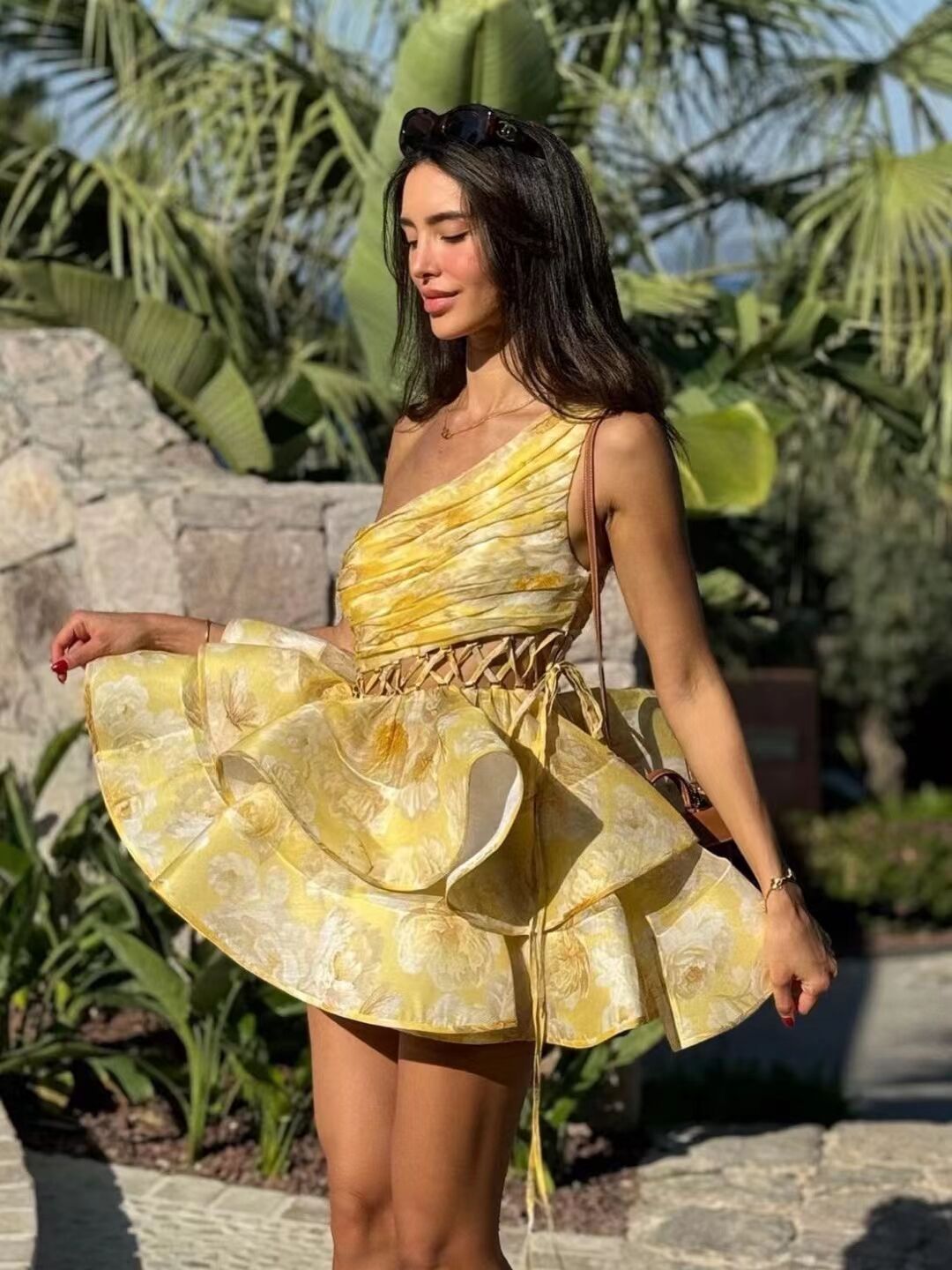 Daphne | Jupe courte à bretelles façon fleurs