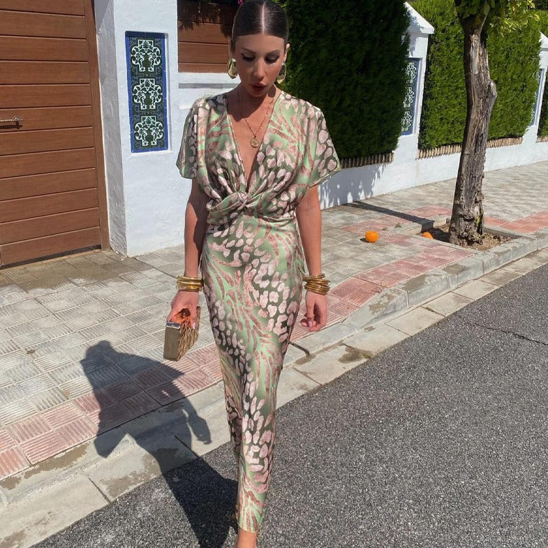 Kelsey - Robe longue avec décolleté en v et détail torsadé