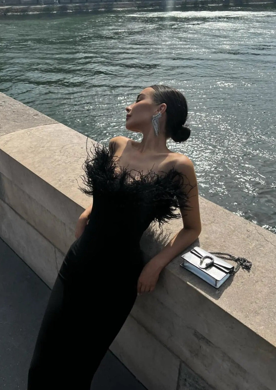 Anastasia | Élégante Robe à Plumes