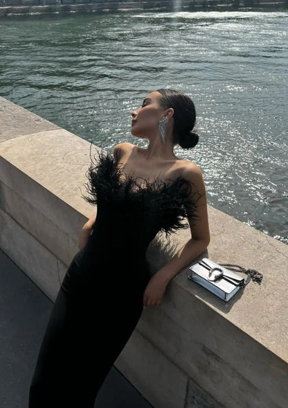 Anastasia | Élégante Robe à Plumes