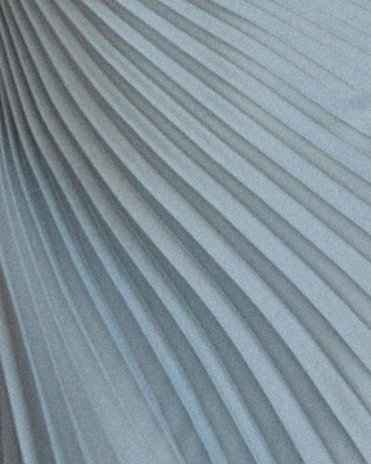 Billy Joan | Robe midi à épaules dénudées avec manchette transparente