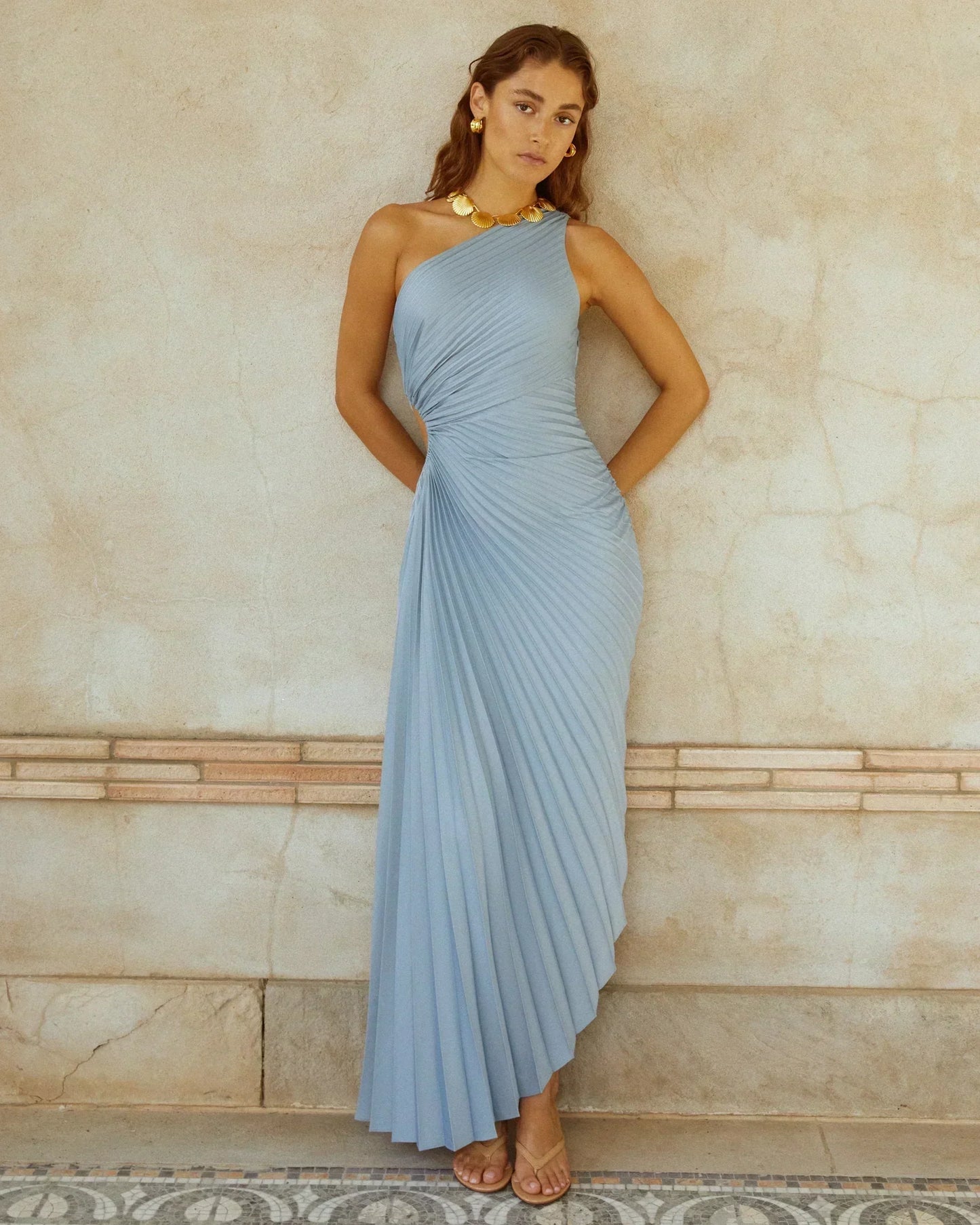 Billy Joan | Robe midi à épaules dénudées avec manchette transparente